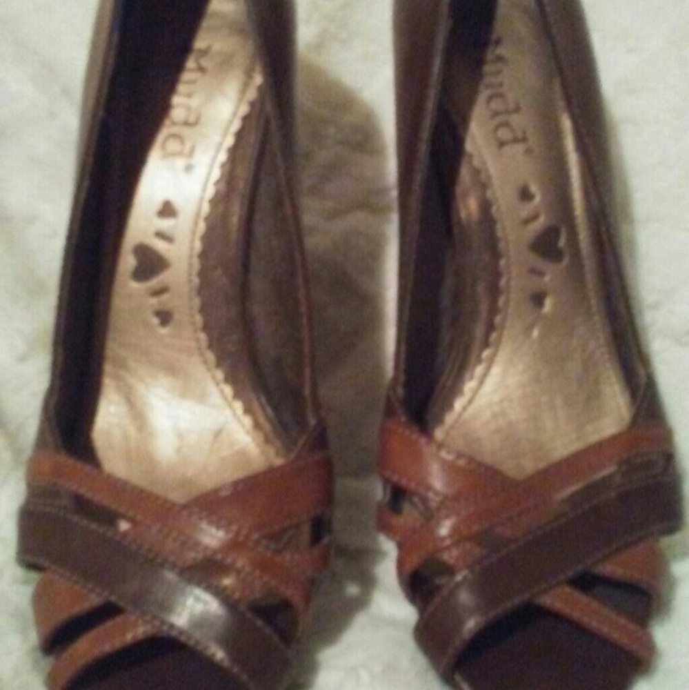 Cute Mudd two toned open toe
